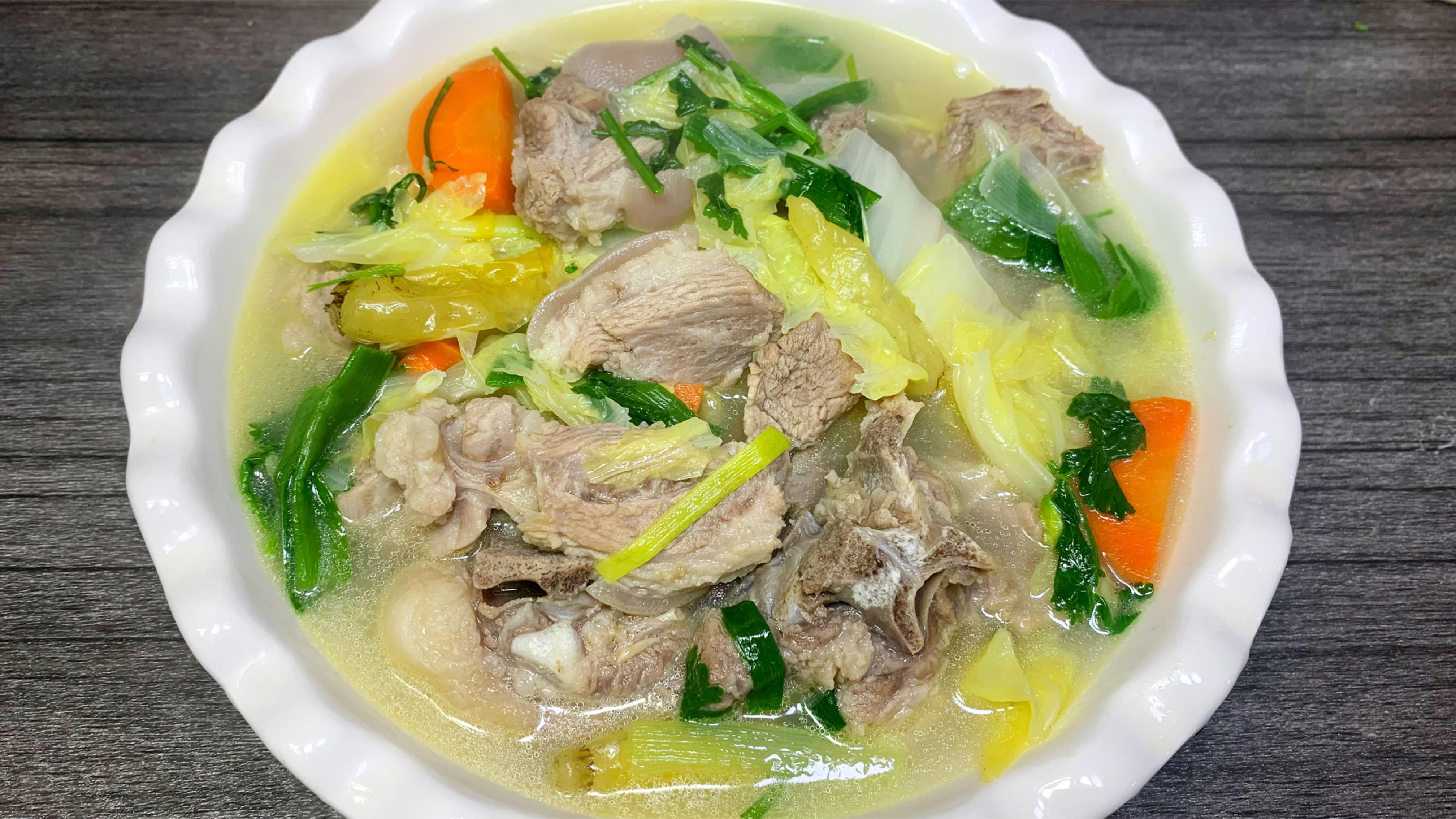 没想到羊肉汤这样炖没有一点腥膻味,而且汤白味鲜,营养丰富好喝