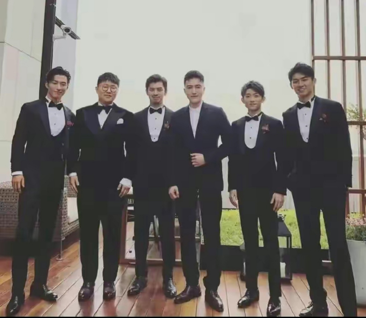 对比袁弘的最帅伴郎团,窦骁的伴郎团选的太有水平了,都没窦骁帅.