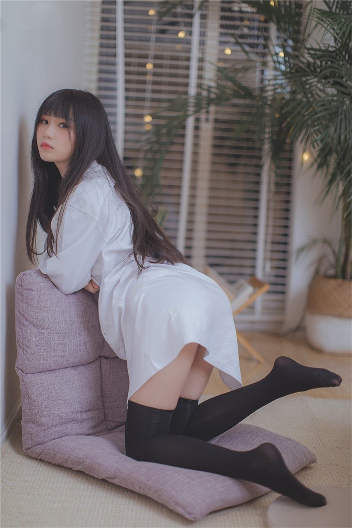 风之领域精品写真@No.081 长发的黑丝俏皮XUE妹 [42P/208MB]