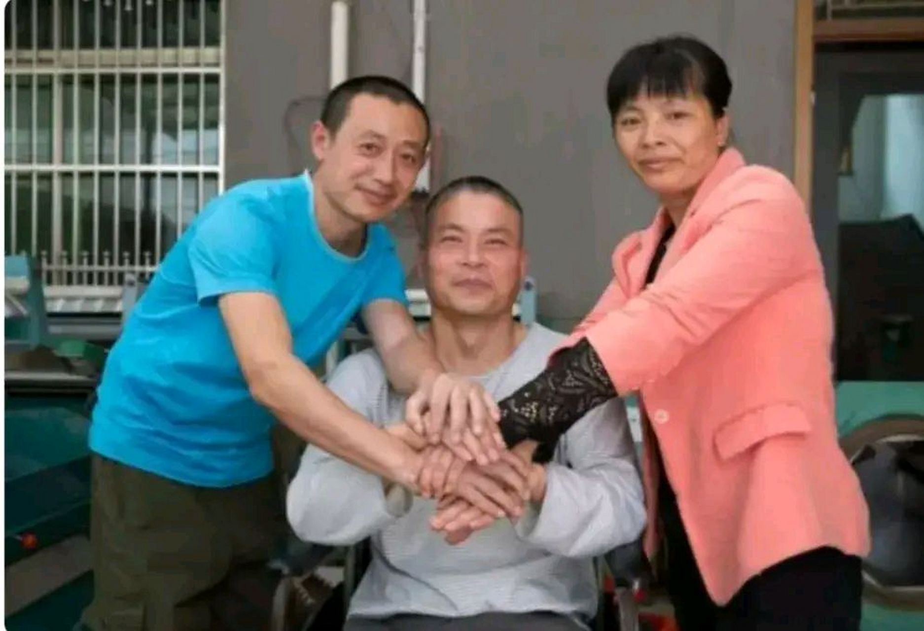 "拉帮套"实际上是一个妻子伺候2个丈夫,这是过去的一种婚姻习俗.