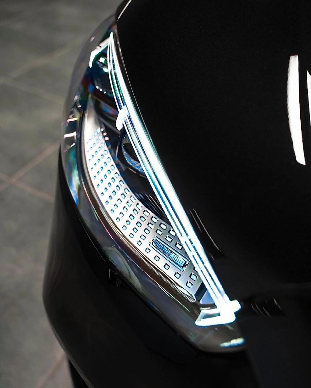 标轴的奔驰s450也是很有魅力的,s580同款轮毂,像素式led大灯,这才是