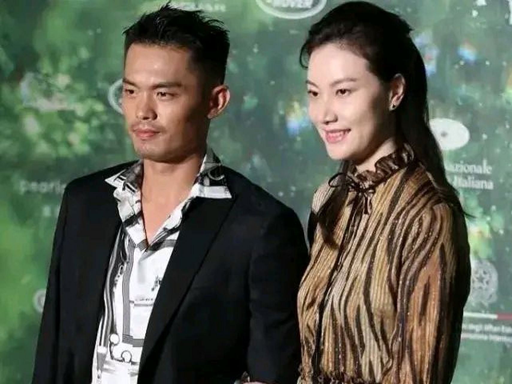 2016年,33岁的林丹在35岁妻子谢杏芳怀孕期间,出 轨了长腿嫩模赵雅淇