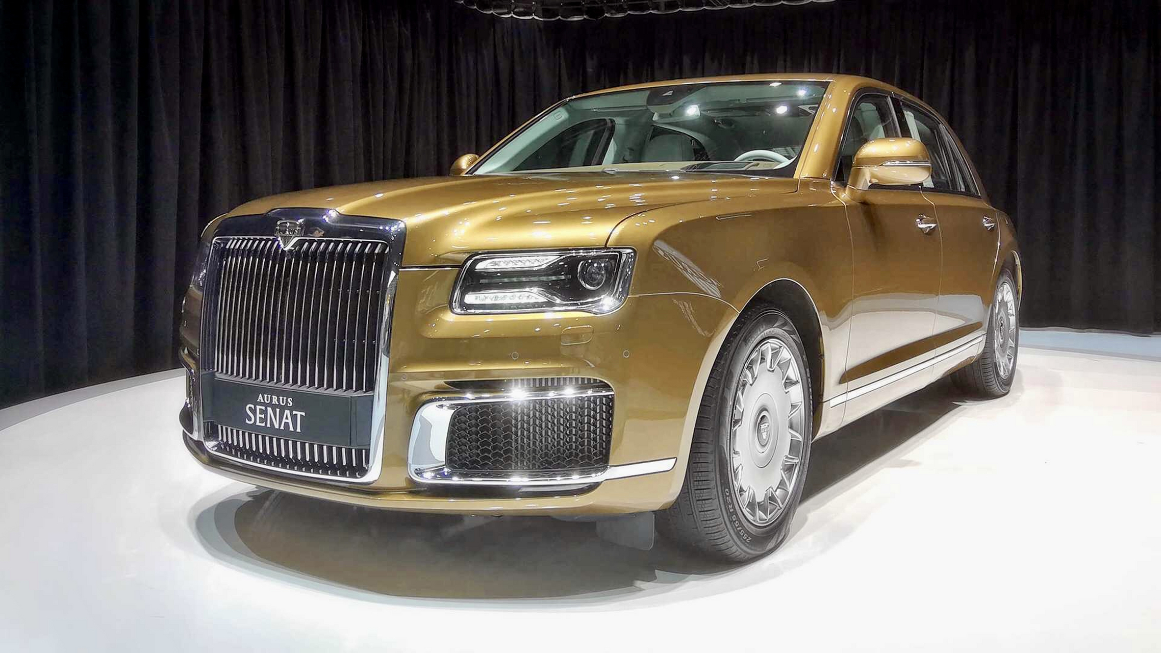 这款阿鲁斯轿车来自于俄罗斯,在俄罗斯的地位相当于国内的红旗轿车