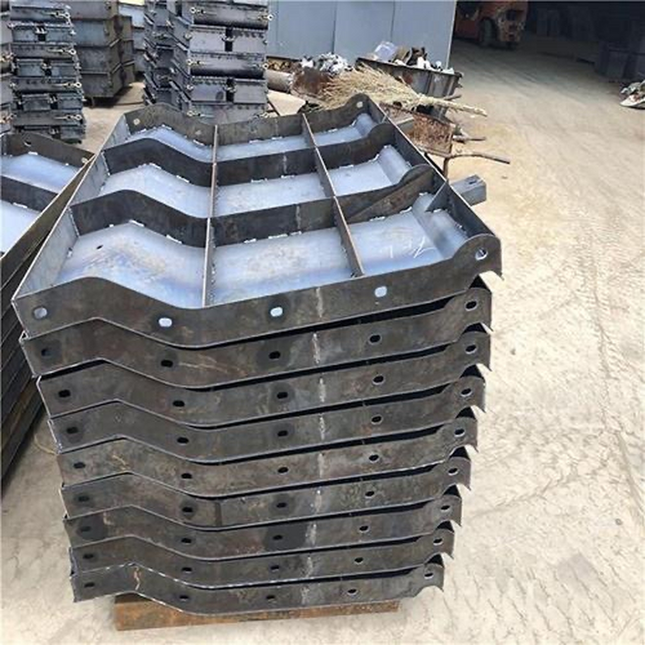 预制桥梁防撞墙钢模具水泥公路防撞墩模具 防撞墙模具全部采用钢模板