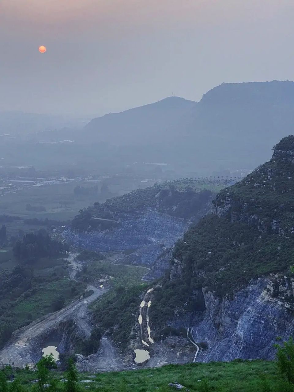 保定市满城区抱阳山看日出  早晨五点出发去满城区抱阳山看日出,据说