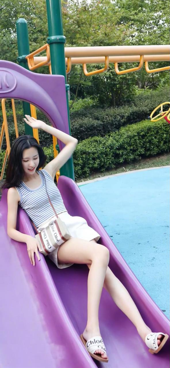 确定没p过,陈都灵好美啊,她的腿好长啊.