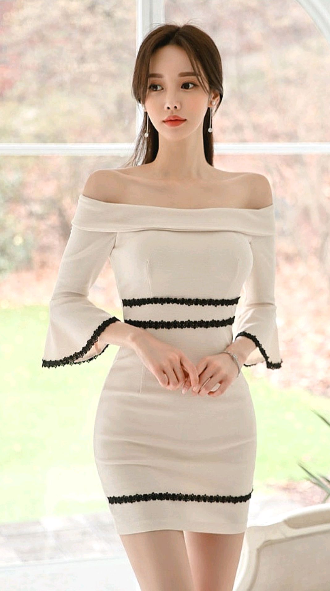 孙允珠时尚穿搭:念奴娇梨花波浪荷叶袖古典裙,风姿绰约