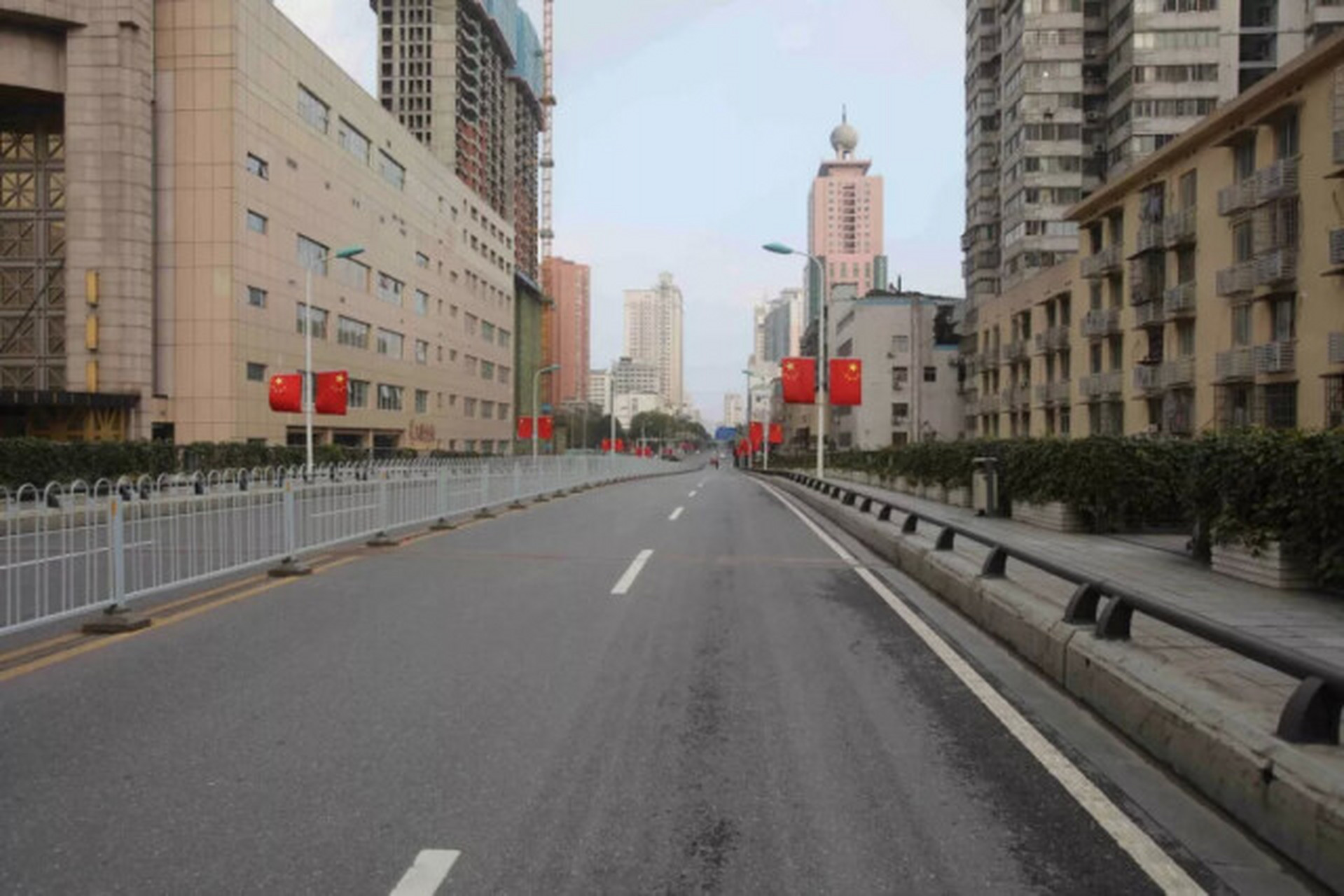 有意思博士# 万人空巷这个成语,很多人都在用.