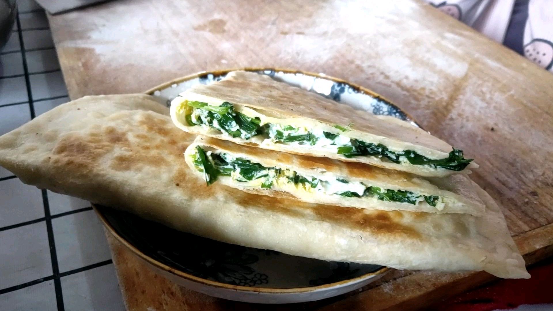 山东名吃韭菜盒子,看山东媳妇怎么做正宗名吃,千万别错过