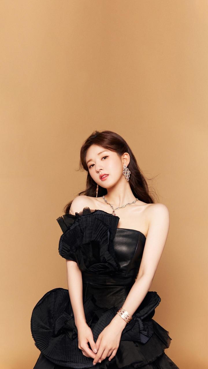 1,胡一天之前有个经纪人到处得罪人,这个经纪人后来没多久就被换掉了