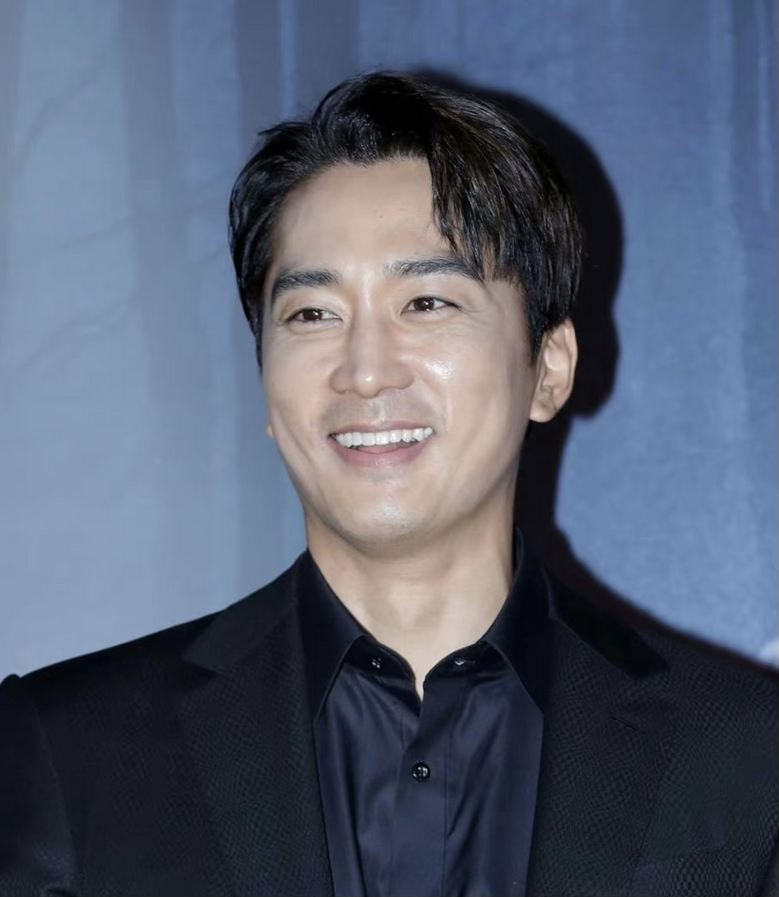 宋承宪胖了# 韩国发福男明星又添一员[捂脸] 确实有点圆润了,不过