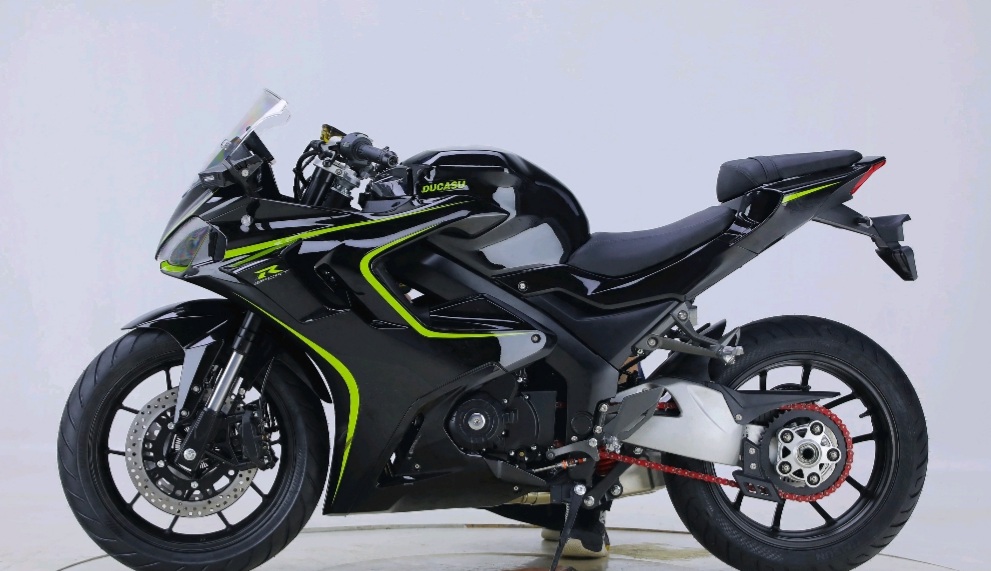 配置推满,外观时尚,价格18800元起的杜卡森dk400