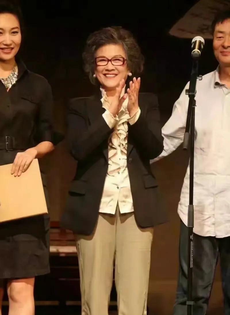 宋春丽:嫁大学教授孙维熙,55岁才当妈妈,如今她还好吗?