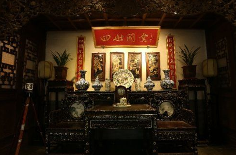 富善先生是小说《四世同堂》中塑造的一个英国驻中国大使人物形象
