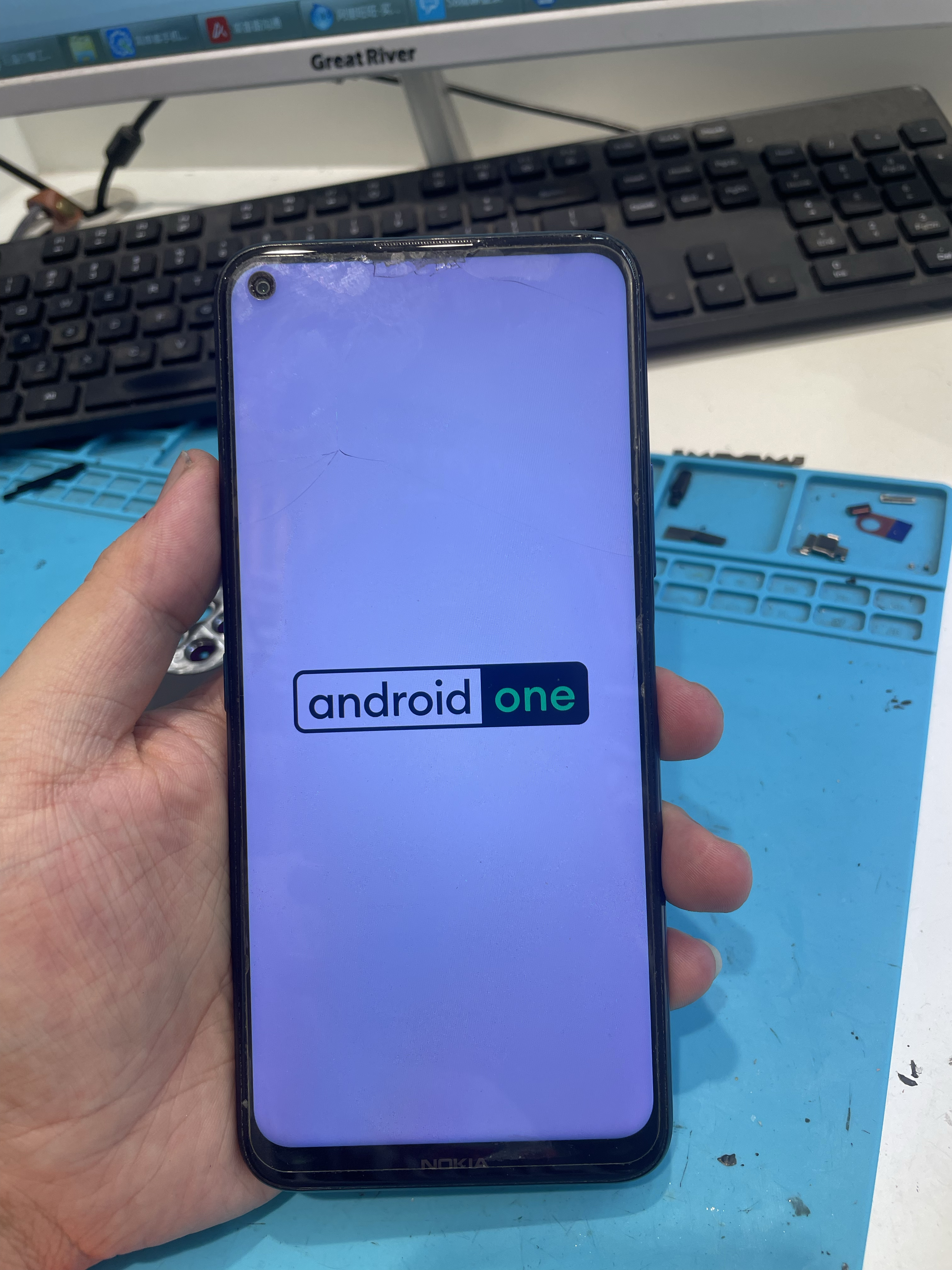 昆明客户送修一台诺基亚手机,手机是电池不耐用了,手机系统采用的是