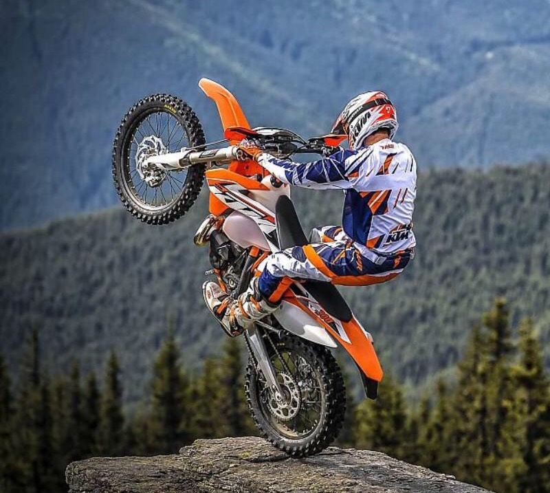 新手勿近,不能上牌的大贸两冲越野摩托车,ktm300exc简介.