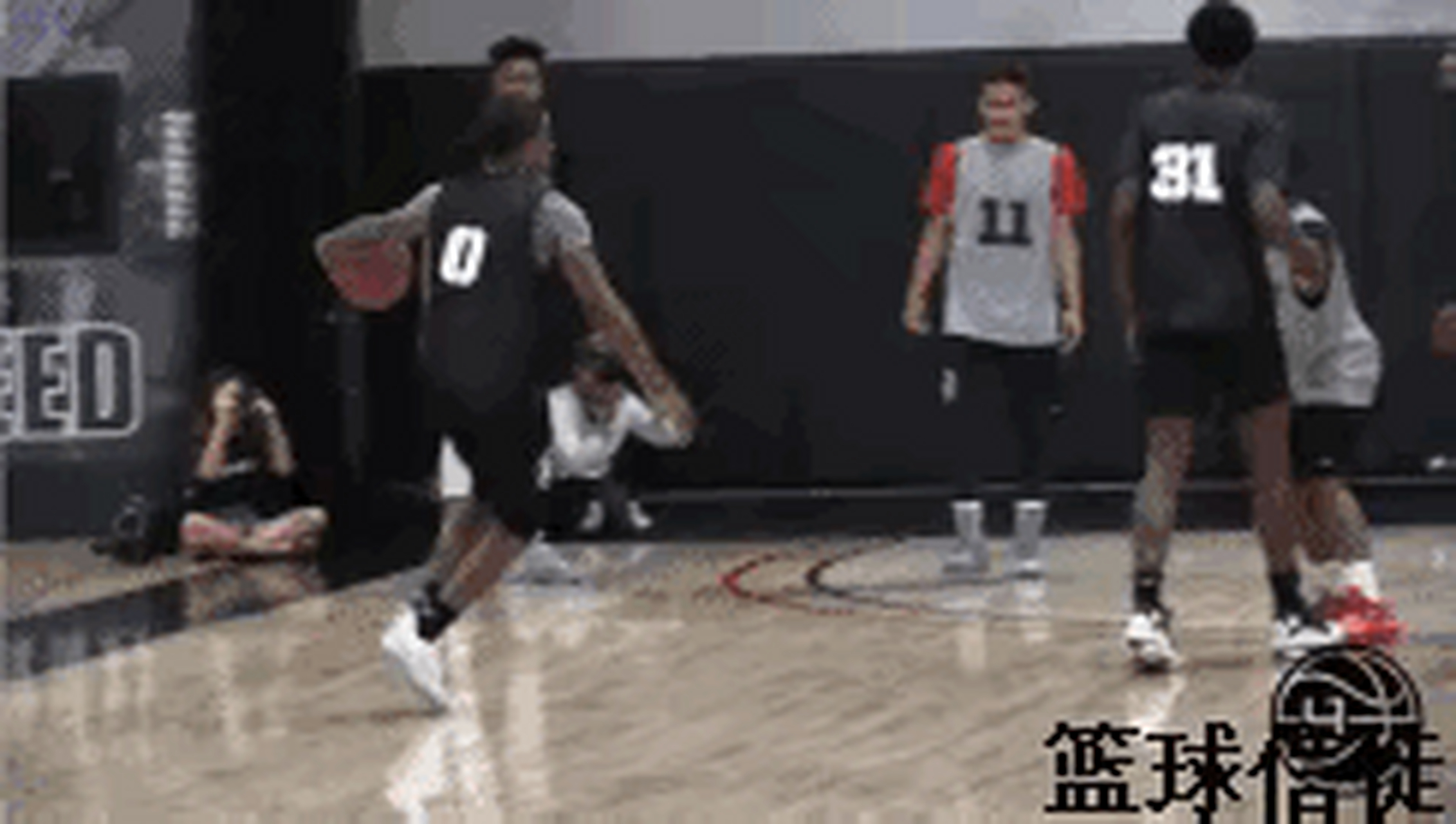 为什么把这种上篮方式称为果冻上篮 不过说到此种上篮方式 还是欧文的