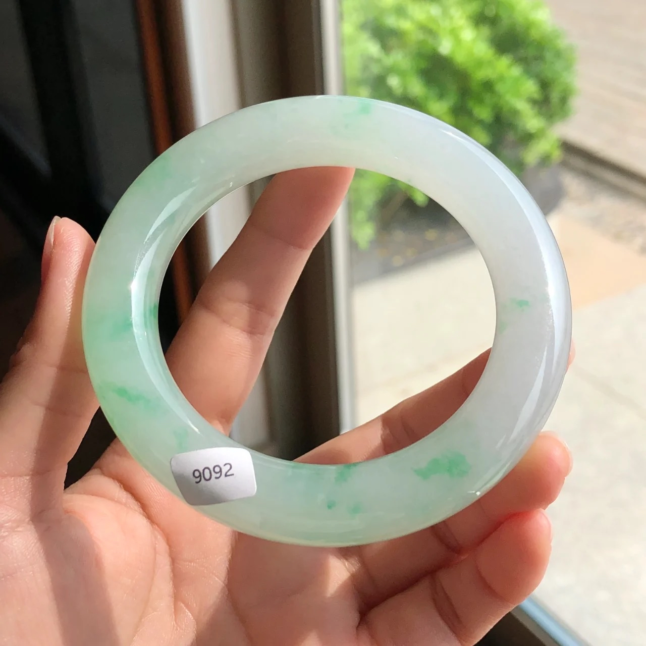 冰正阳绿水足胖圆条手镯 老坑种,质地细腻冰润,种水饱满~正阳绿花流淌