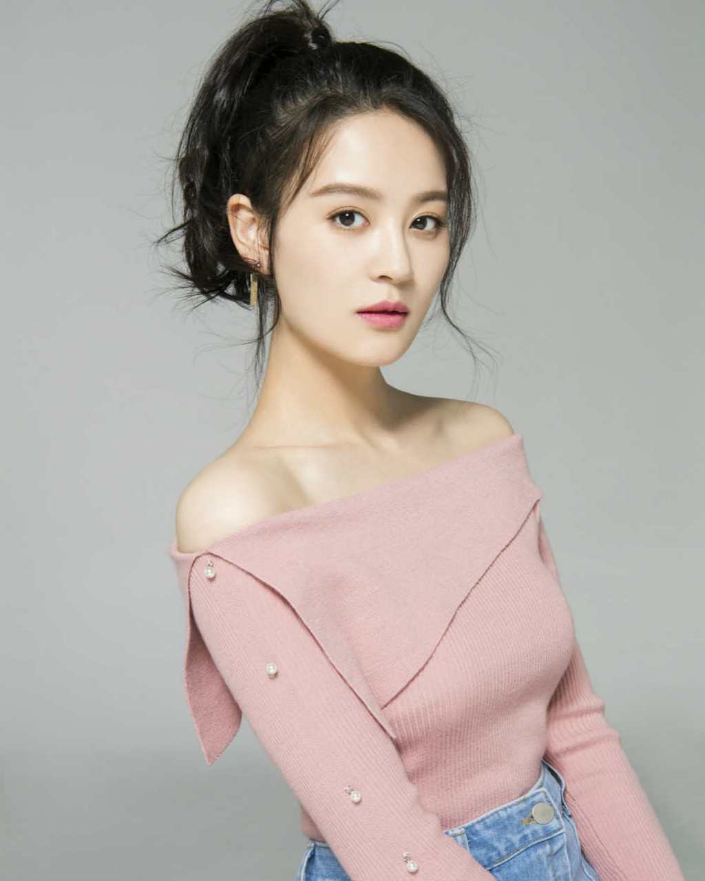 曾一萱,一位来自湖北省的年轻女演员,于1992年4月20日出生.