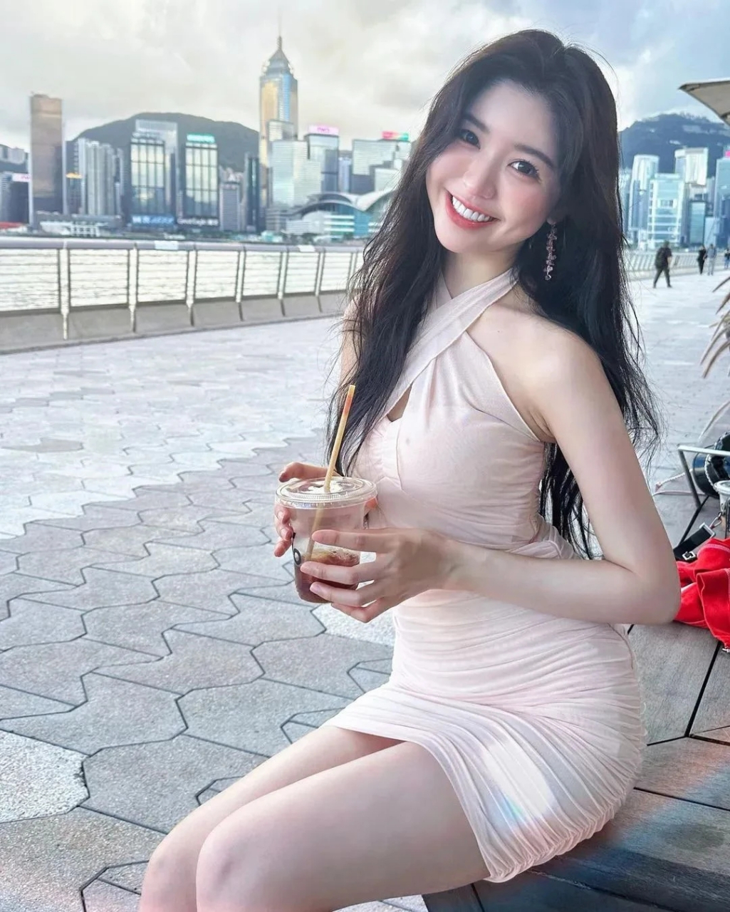 马来西亚网红张安琪,甜美又性感的气质女神  #美女# #s型腰精