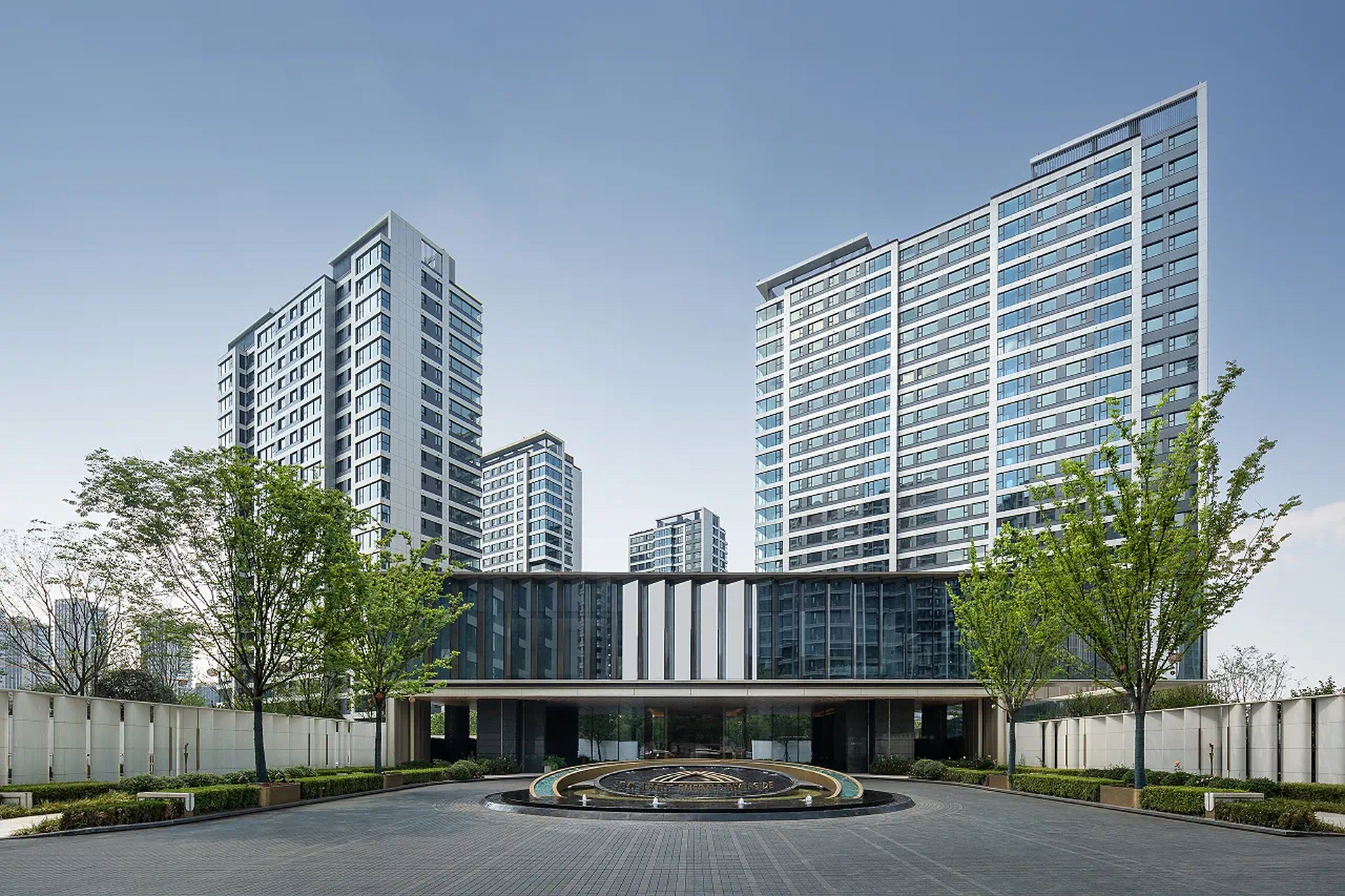 万科·翡翠滨江的窗外,是仁恒湾四的"同款",南京近20年现代化与国际