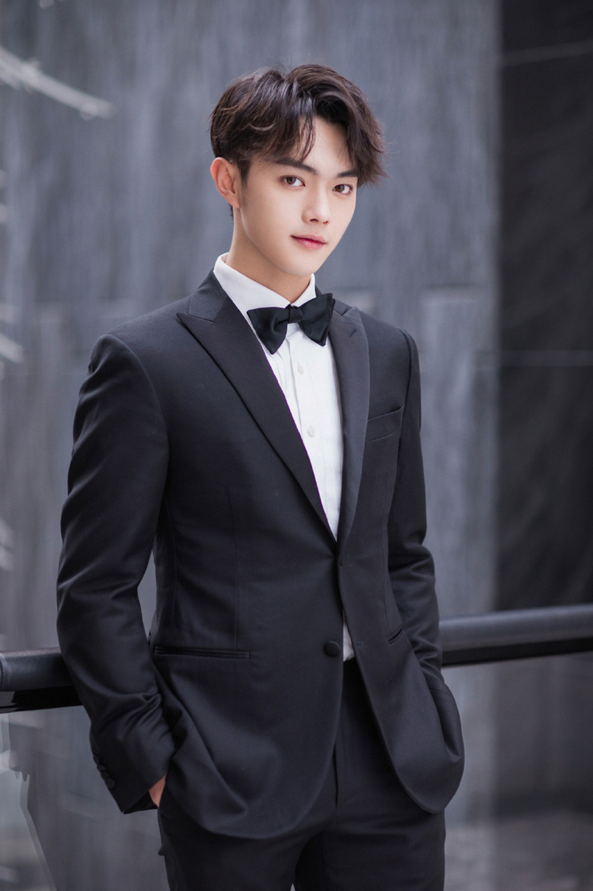 嗯!今晚许凯的腹肌照一出,将注定有人一晚上都会辗转反侧,难以入眠