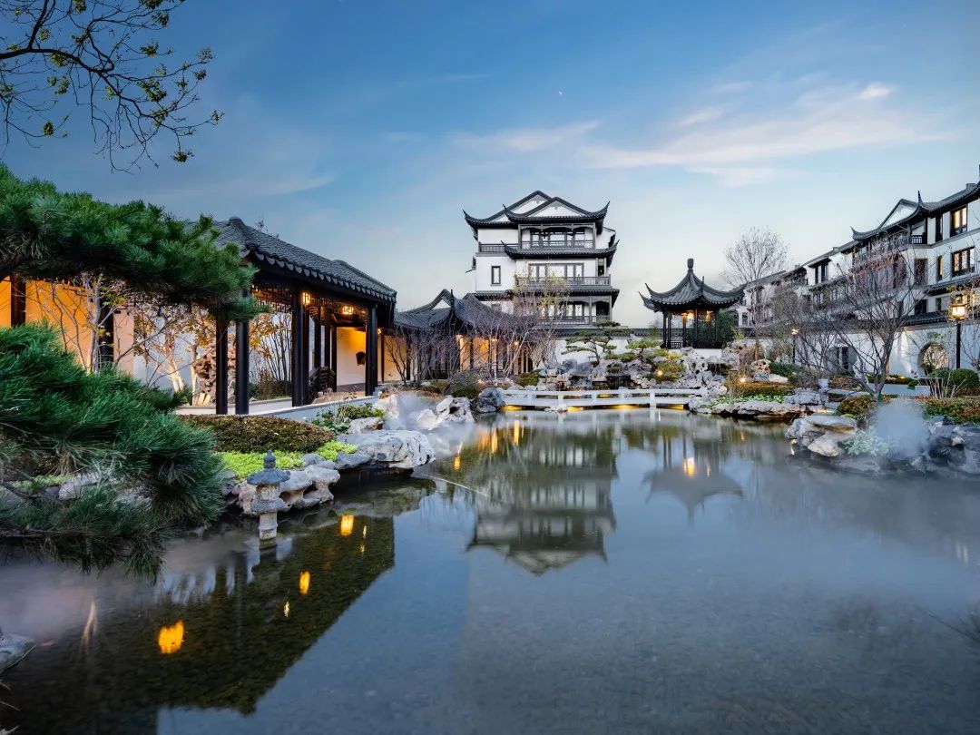 天津水西云庐综合示范区园林实景图而园中秀润的假山石,高翘飘逸的