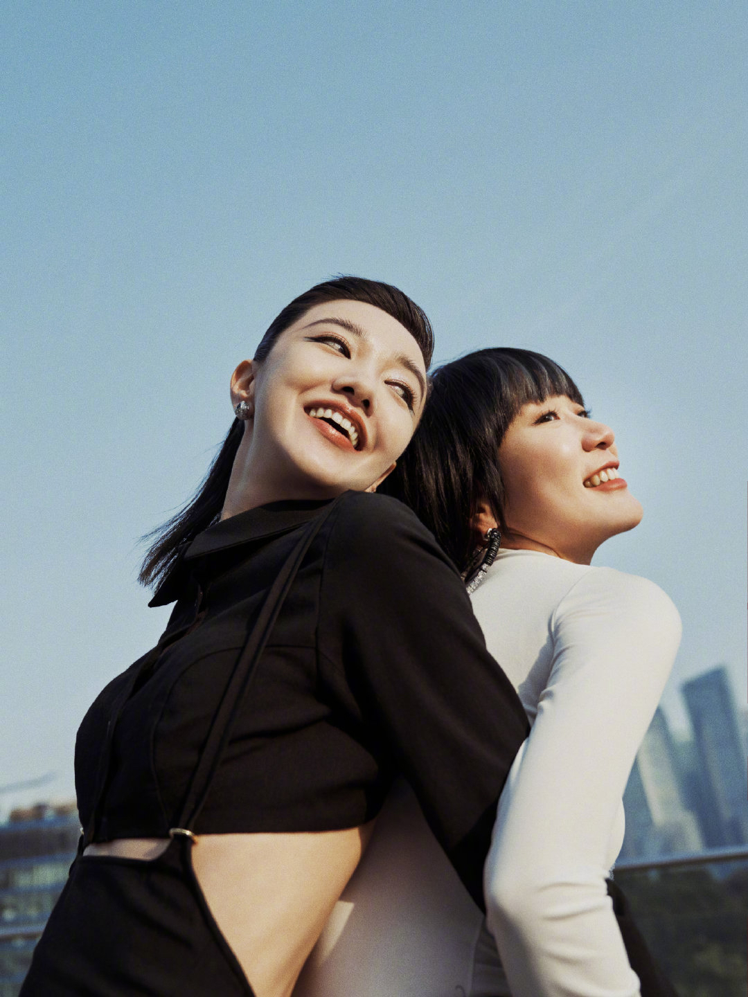 郭采洁与阿肆合拍大片,个性美里藏着冷酷叛逆与张狂