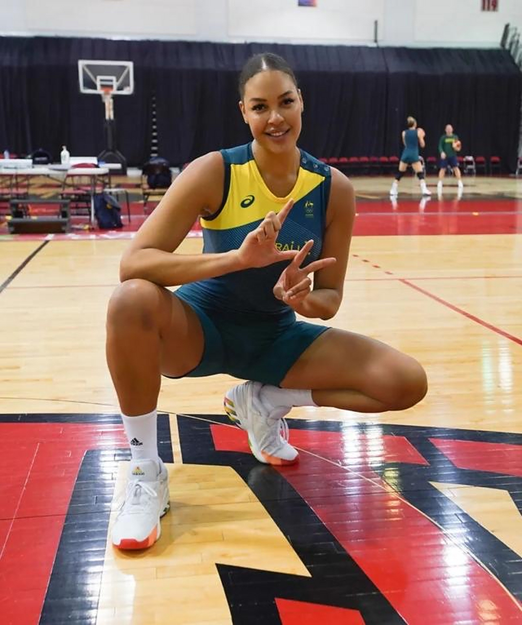 篮球# wnba最彪悍的三个女人.  坎迪斯·帕克,身高193cm,体重79.