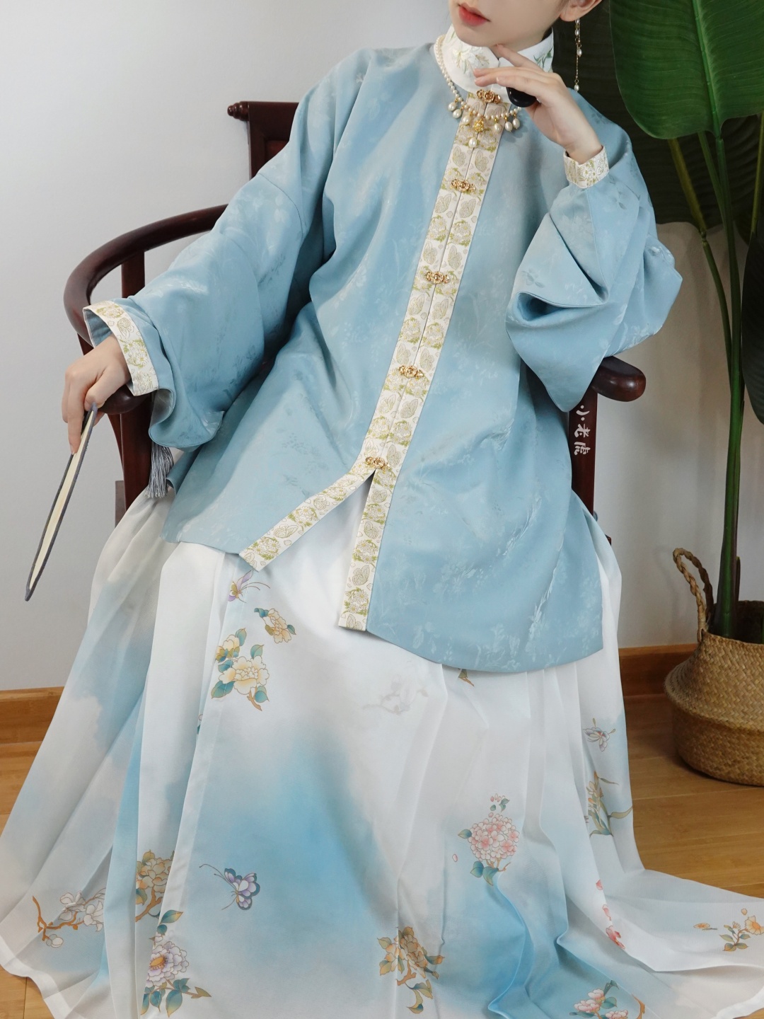 暗纹提花竖领对襟短衫