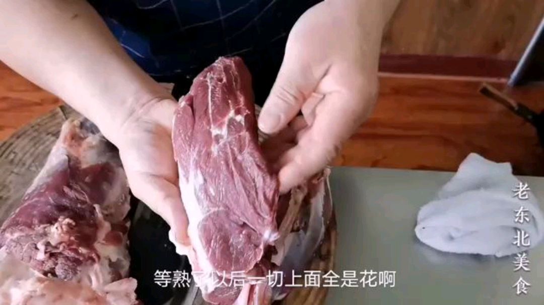 熬牛肉清汤其实很简单,只需要4种调料,炒菜炖菜和馅做啥都好吃