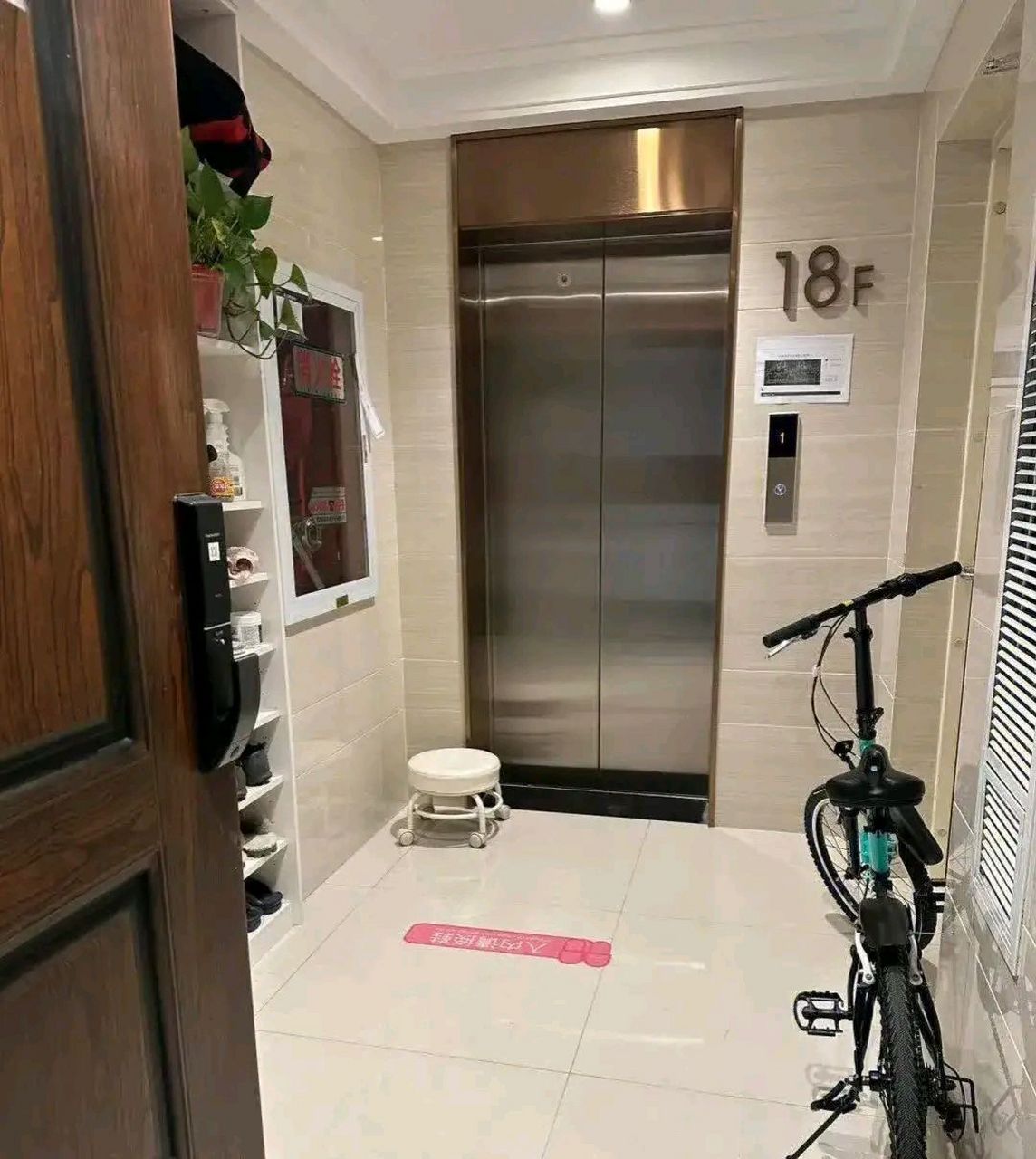 18楼就我一户人家,在电梯门口做了一排鞋柜怎么了,我挨着谁了?
