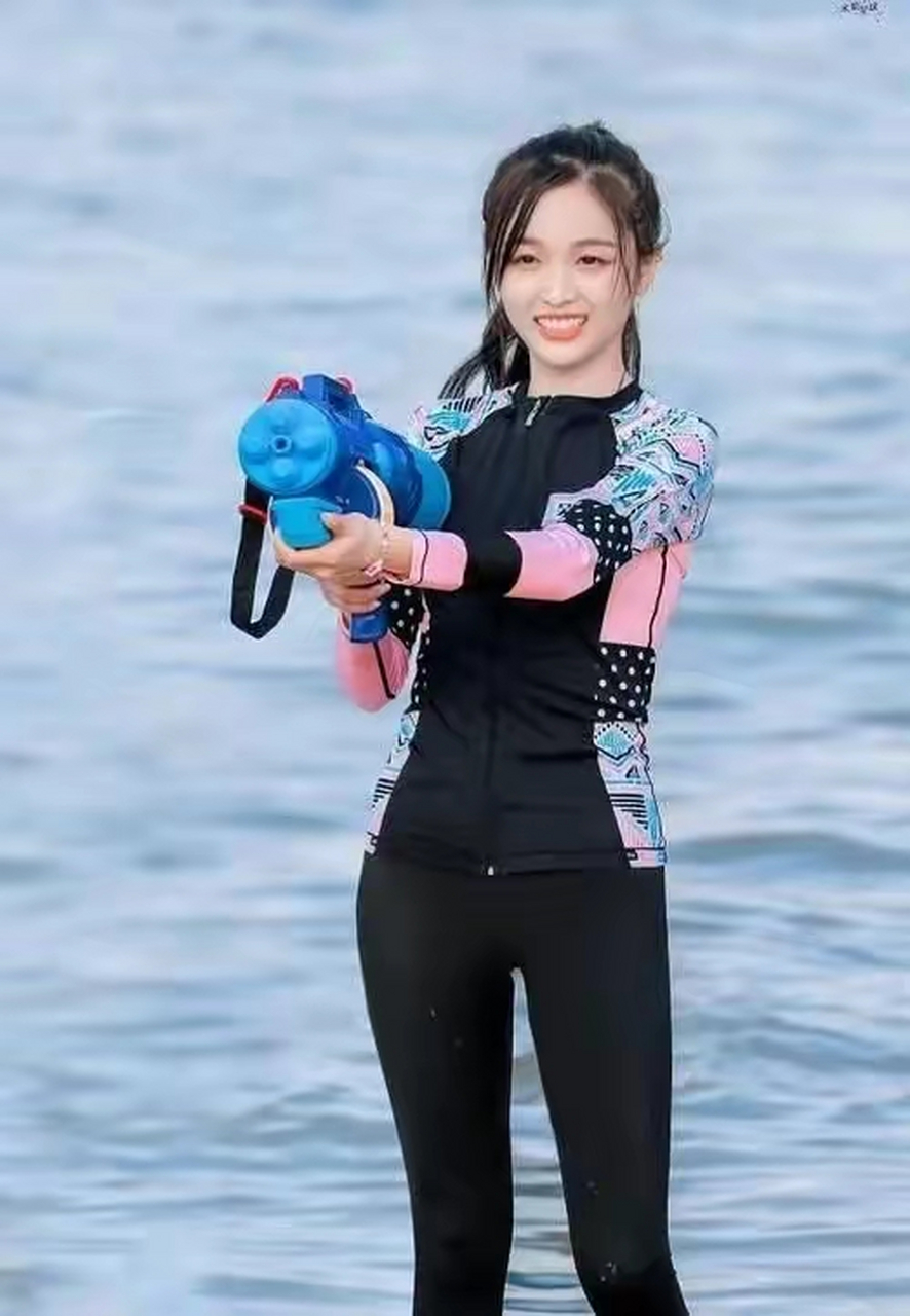 吴宣仪身材的确能打!