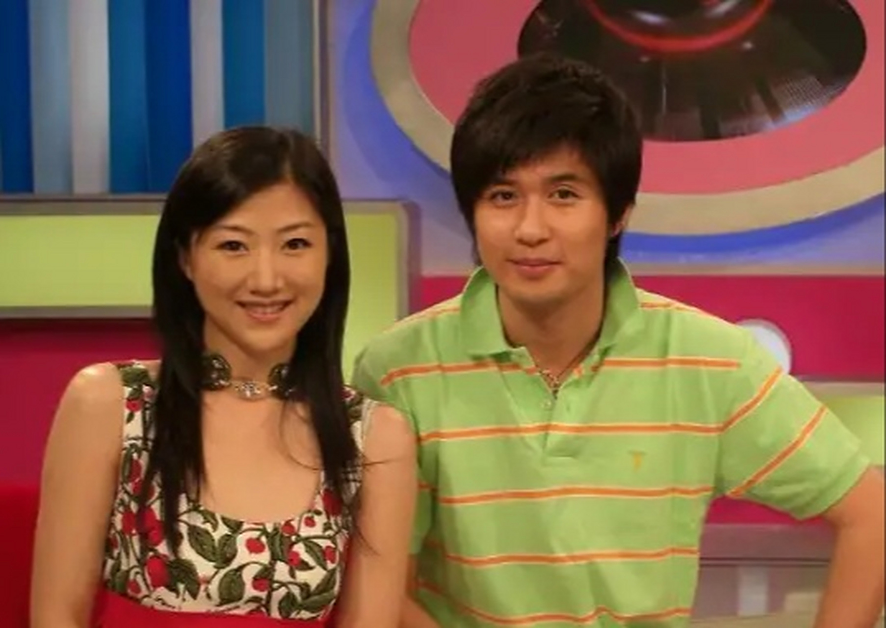 "美女主持人"杨蕾,嫁给了身价10亿的土豆网老板王微,婚后才1年,老公就