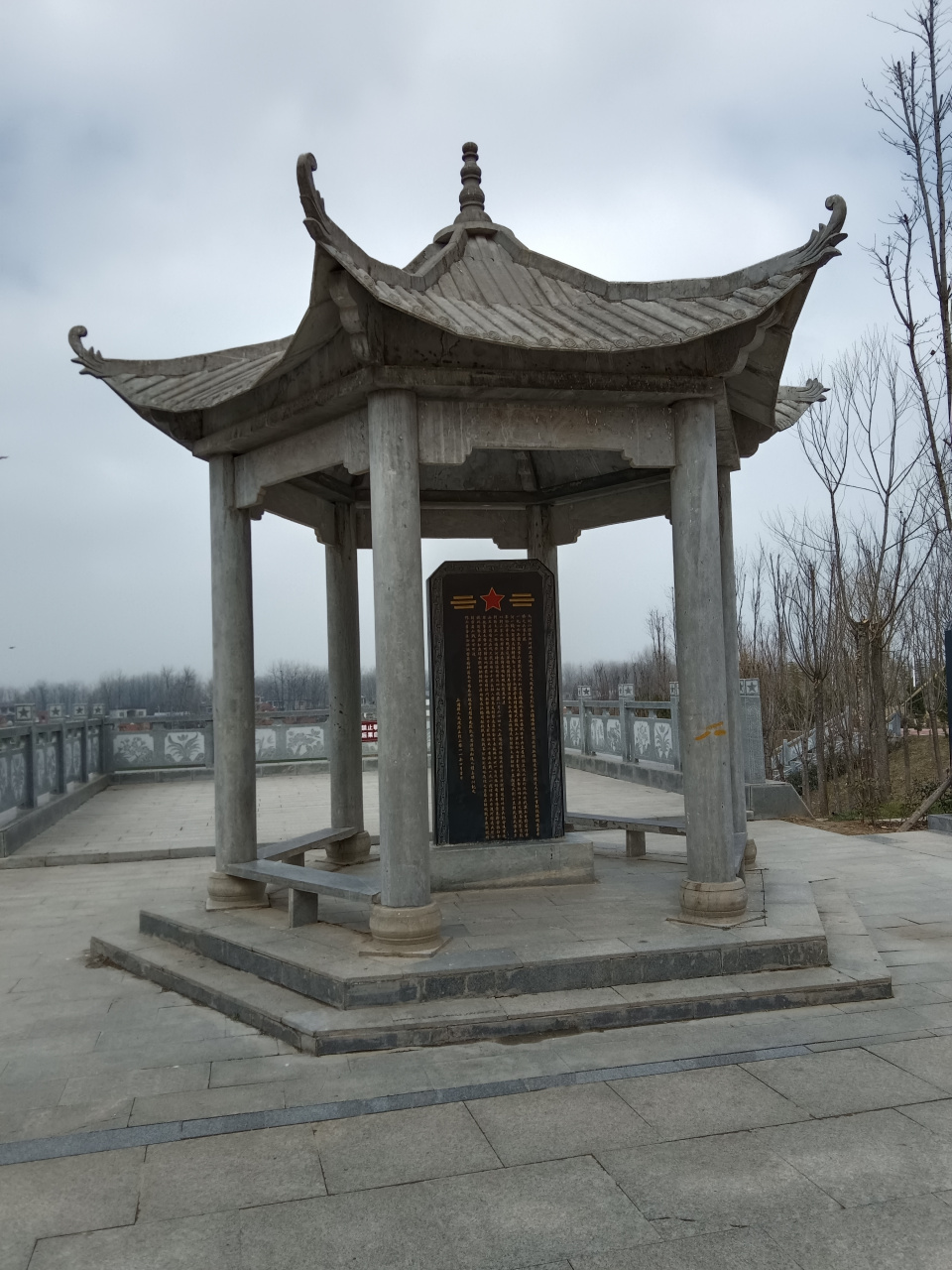 这是位于河南省驻马店市正阳县油坊店乡雷岗村的刘邓大军强度汝河纪念