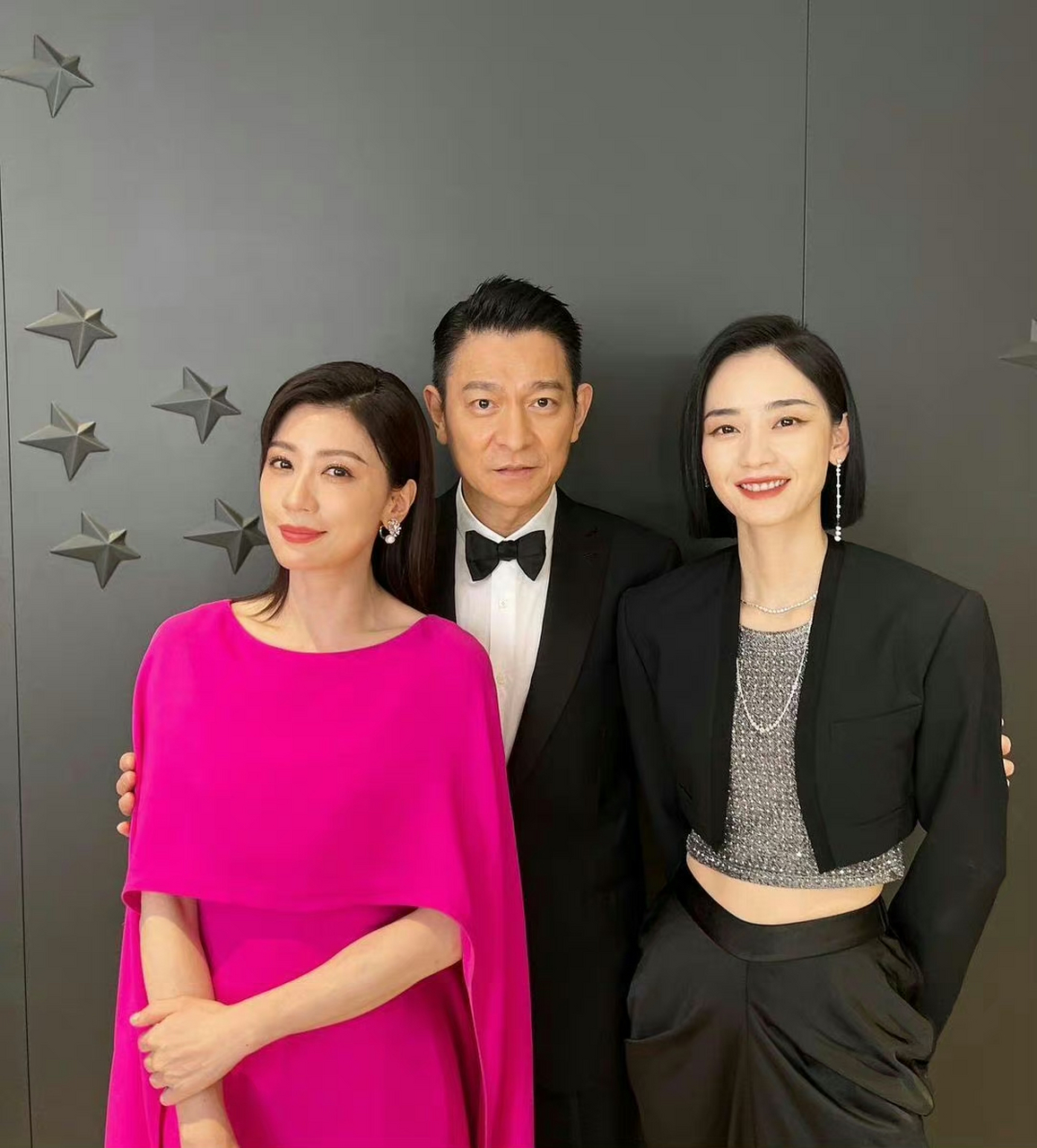 刘德华,贾静雯合照,帅了一辈子的男人#刘德华