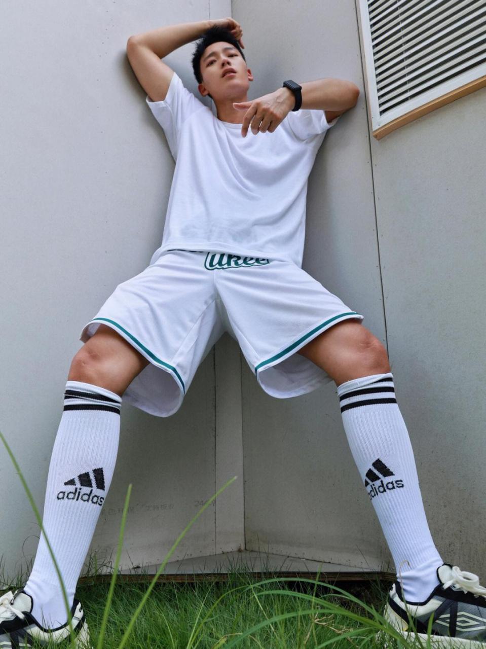 白袜白体恤体育老师格外的帅#教育讲学人