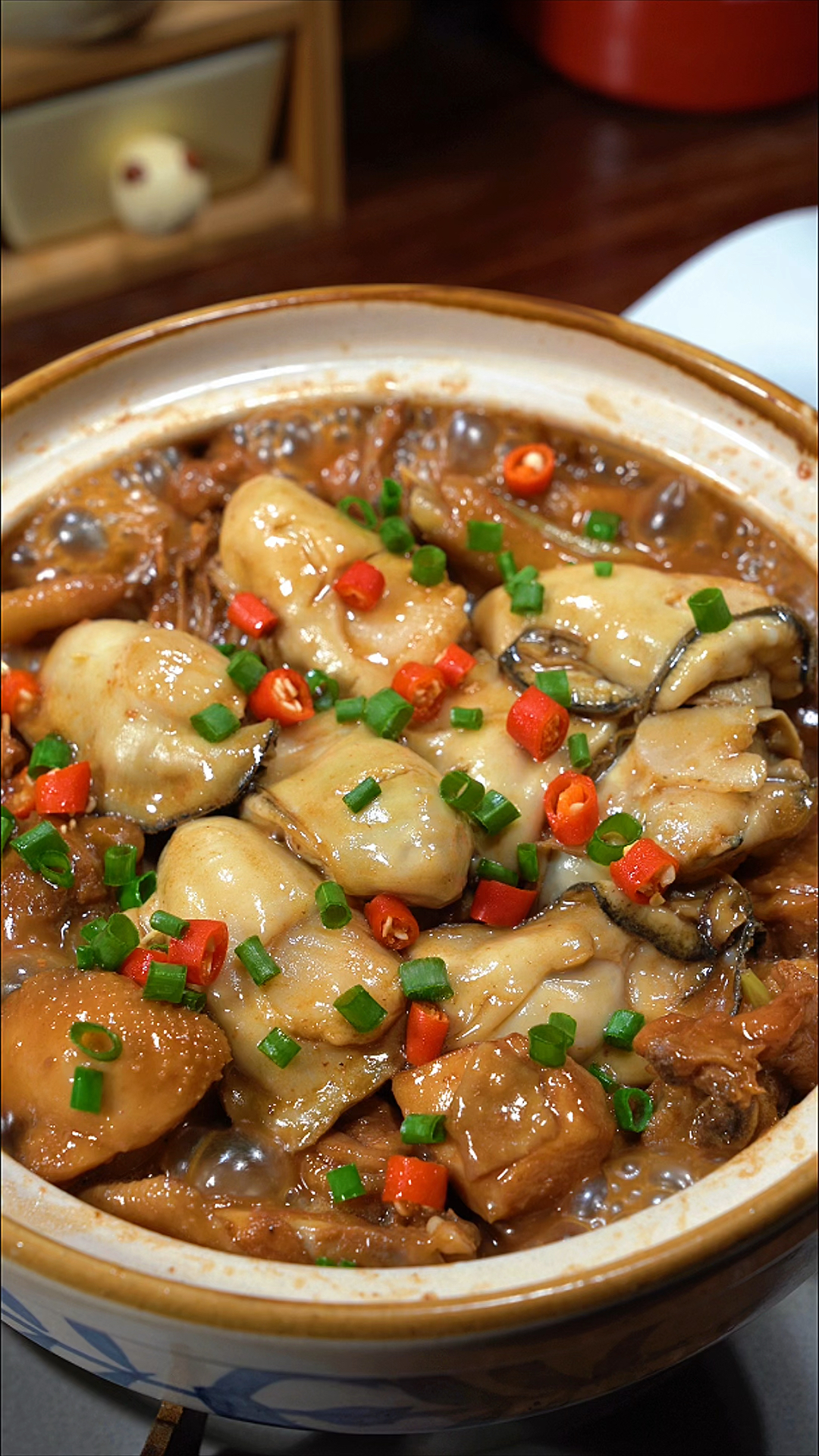 火爆夜市大排档的广式生蚝鸡煲,鲜香美味又下饭.-度小视