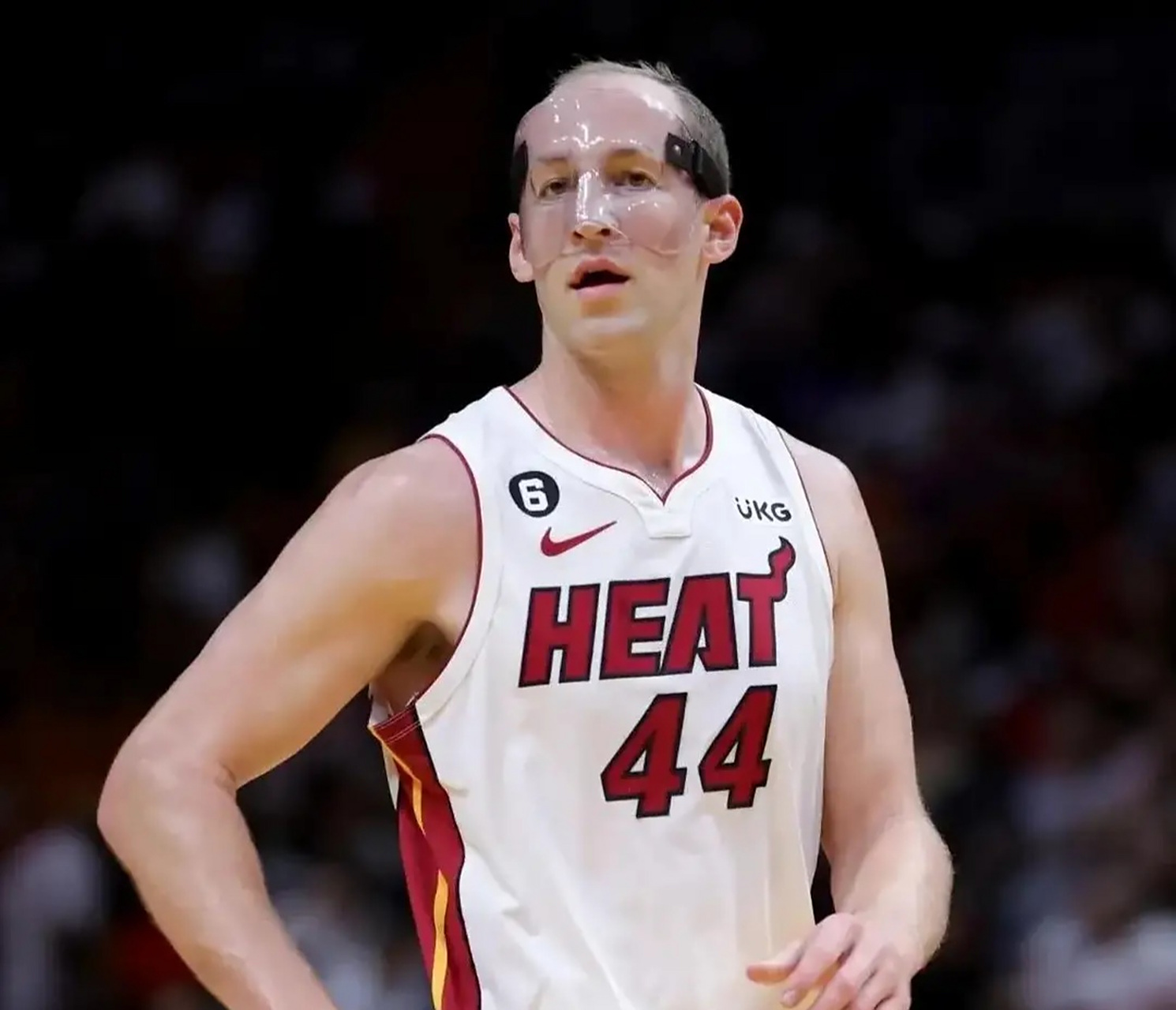 nba# 热火替补中锋泽勒签下一份1年310万的合同加盟鹈鹕.