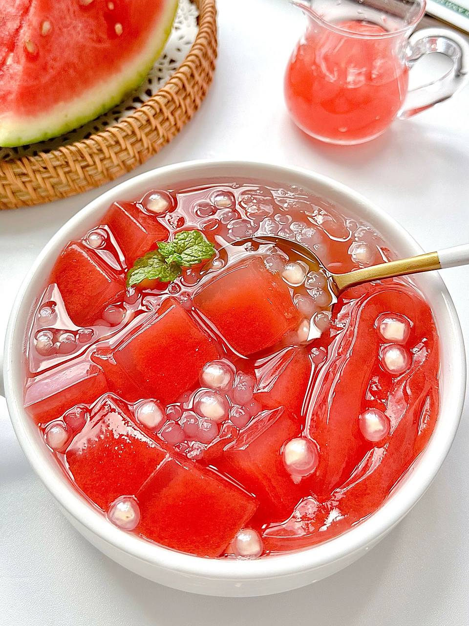 清凉95又解暑! 这么热的天气,来一碗冰冰涼涼的91西瓜冰粉吧!