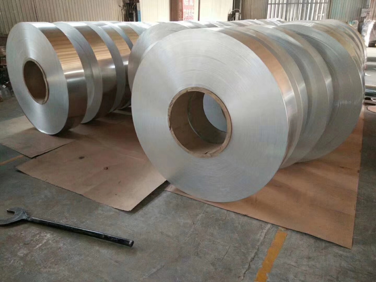 车牌子用的铝带需要怎么处理?