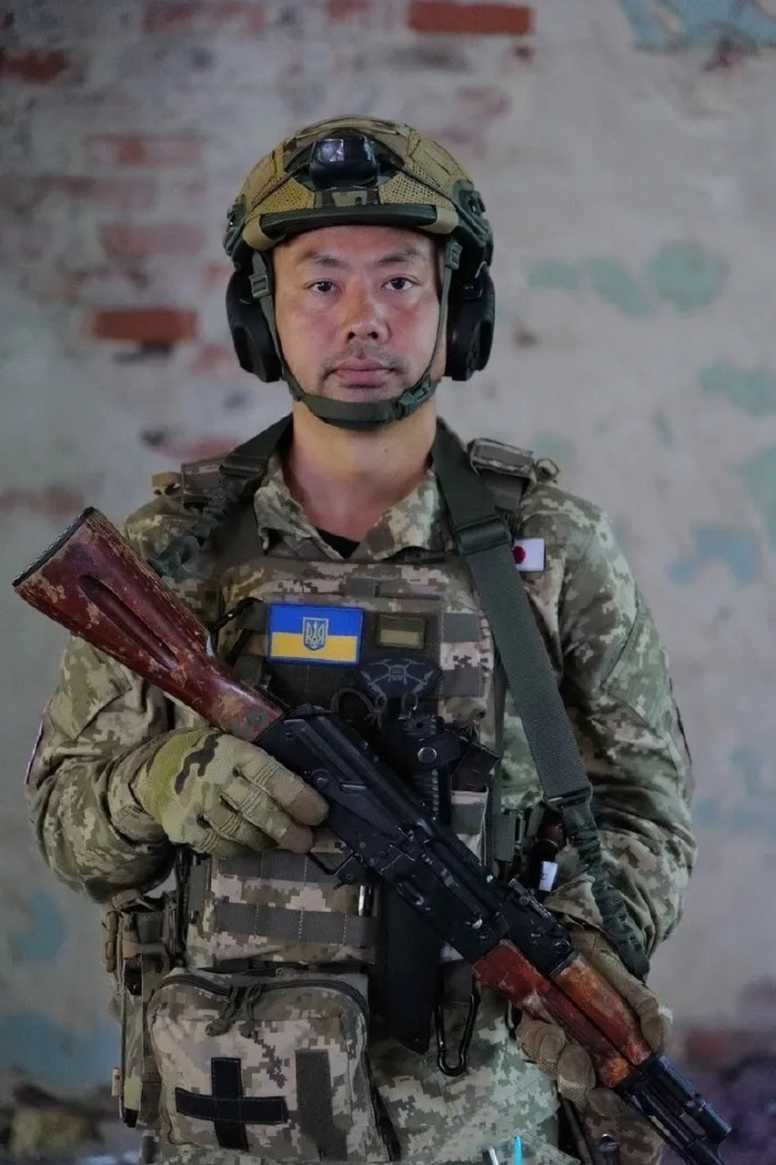 这批日本雇佣兵全部都是炮兵,部署在基辅外围阵地,装备有ak47突击步枪