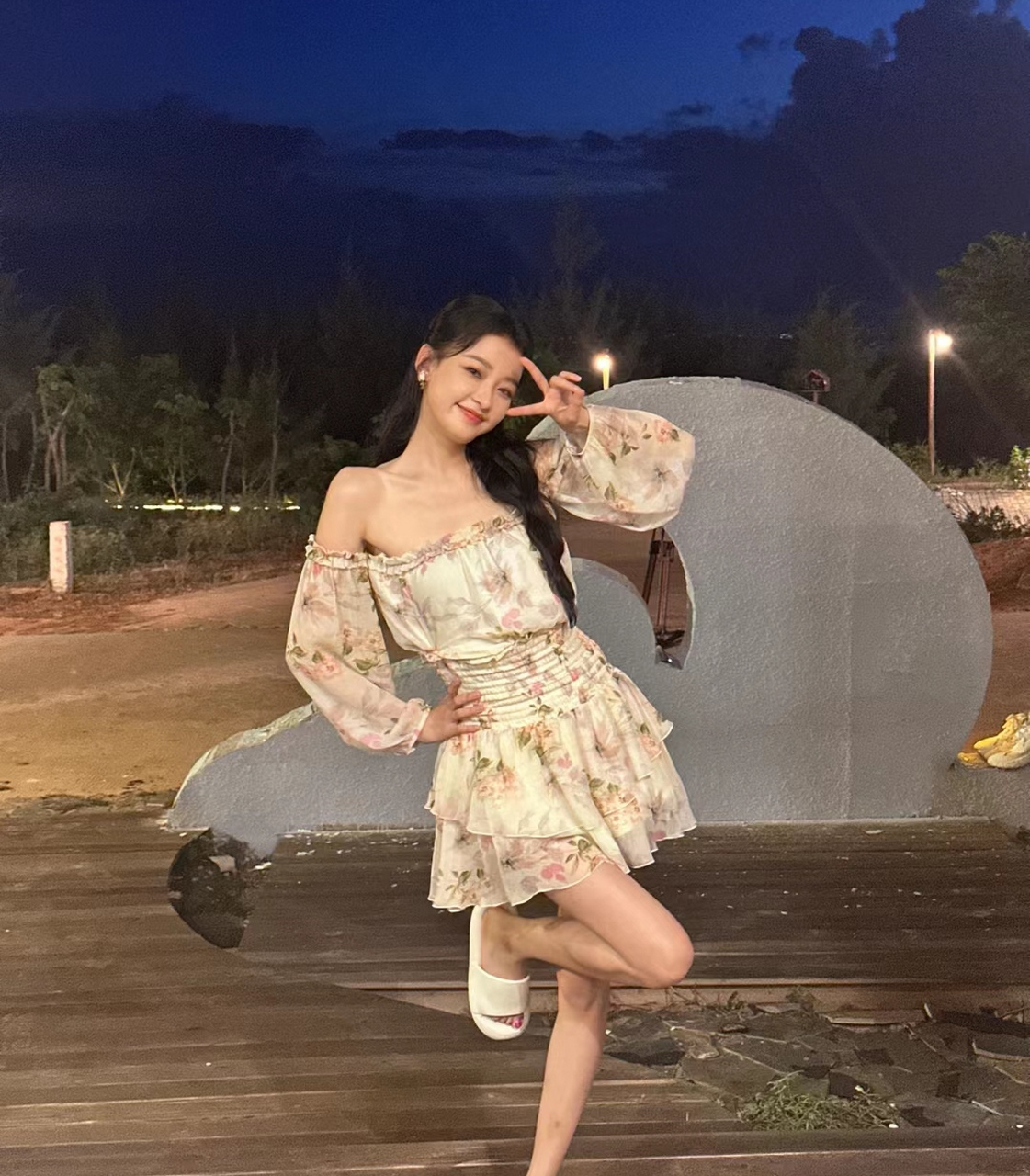 孙怡分享未修图的全身照,筷子腿和普通人的手臂差不多,她那么高的个子