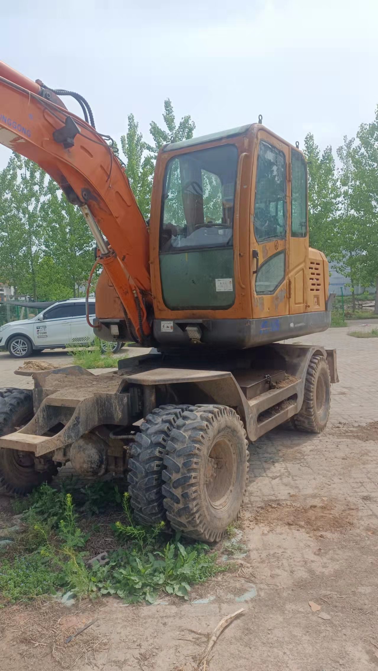 劲工85自动挡轮式抓木机挖掘机