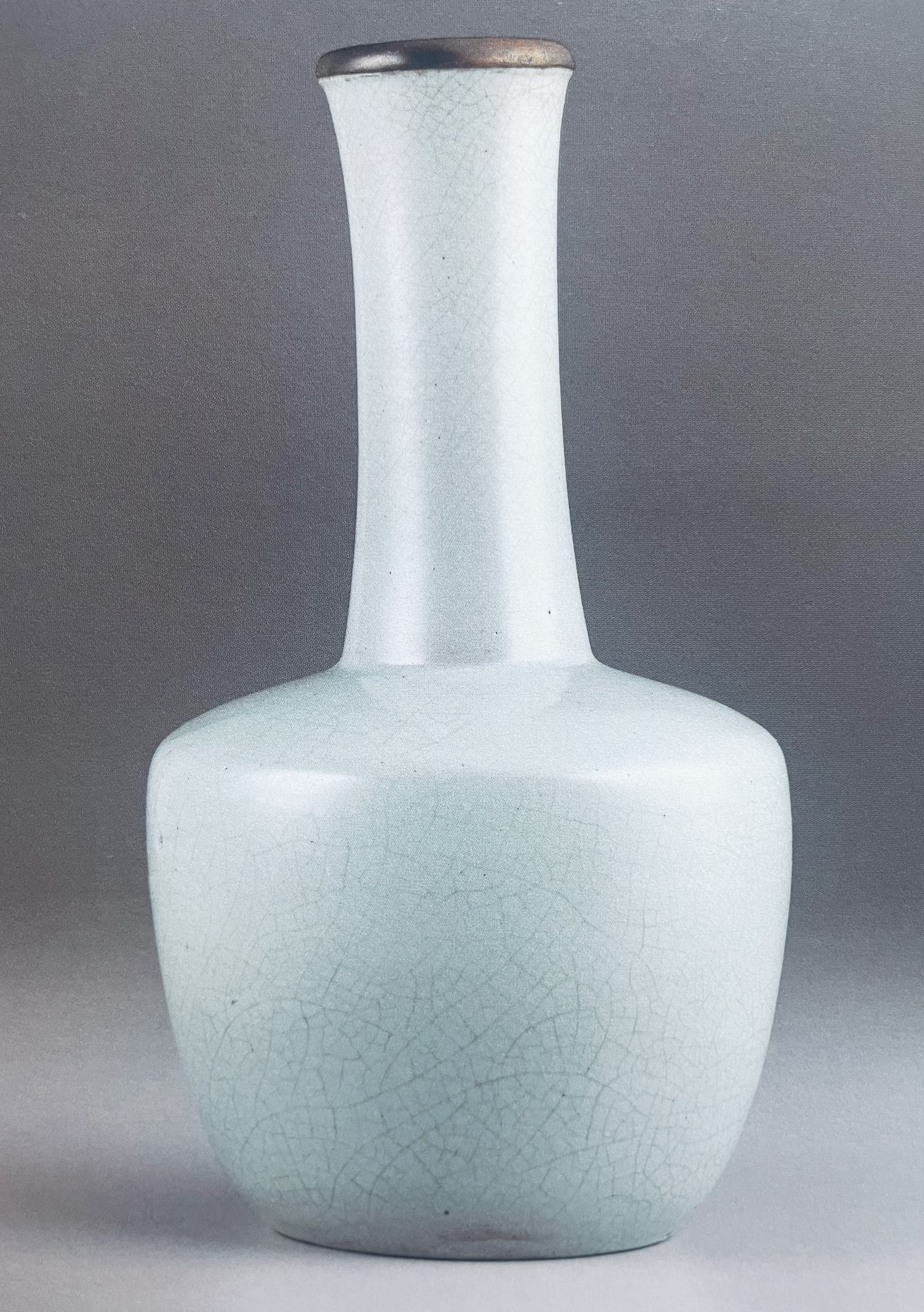 汝窑天青釉折肩盘口瓶(纸槌瓶),台北故宫博物院藏图片