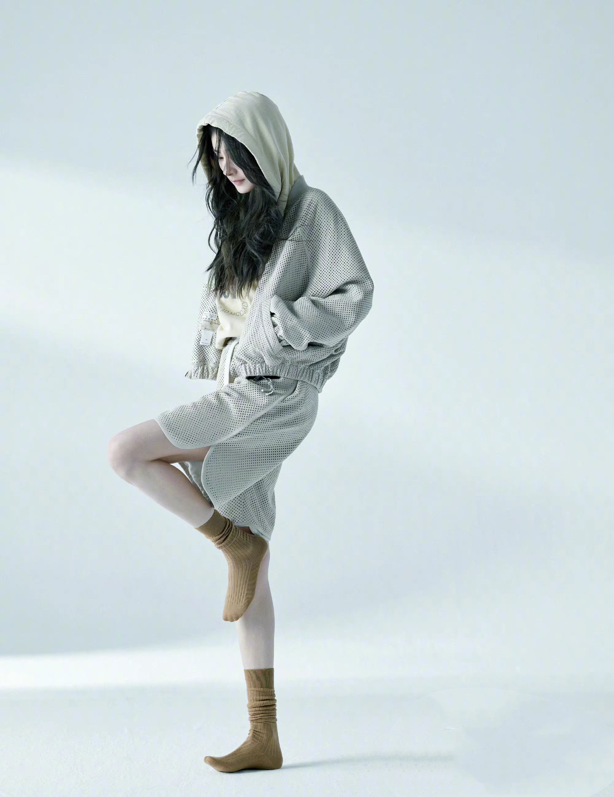 时尚大片穿搭不够"日常"?杨幂打破这一魔咒,平时穿自然又时尚