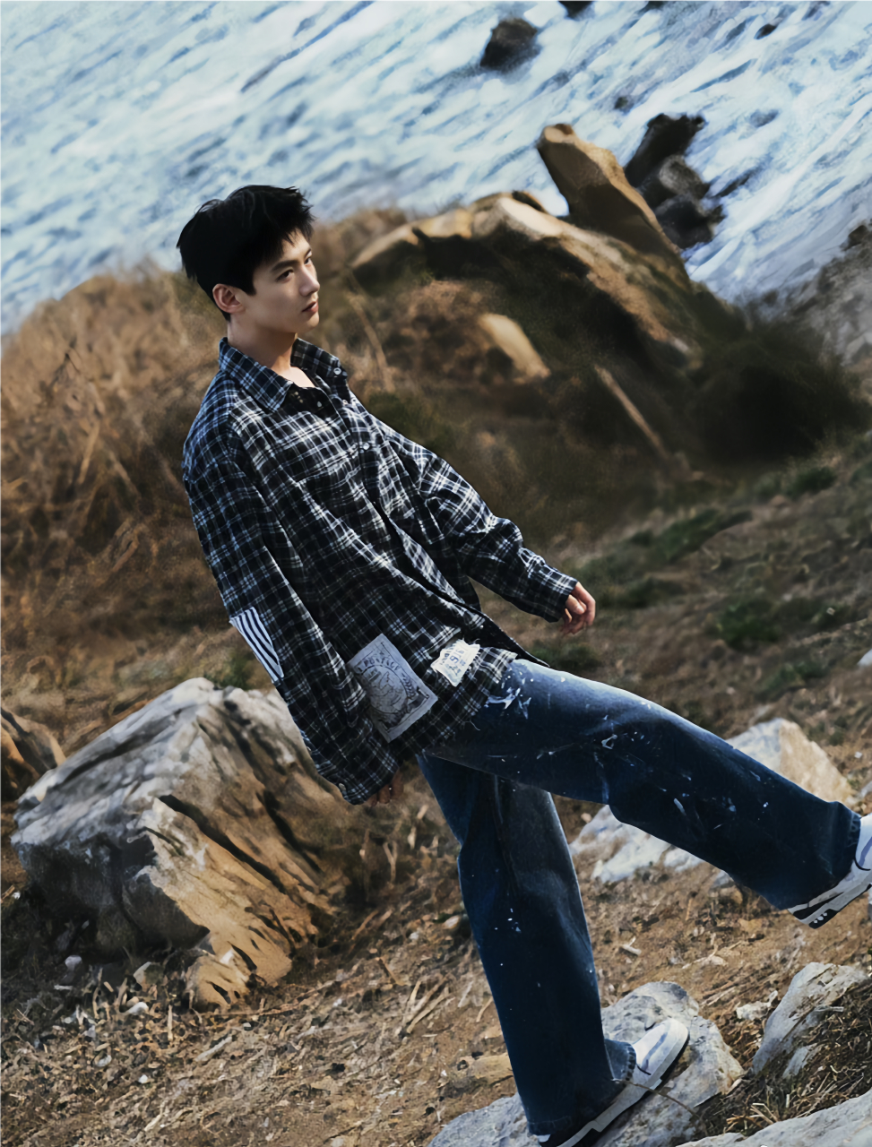 白敬亭海边随拍真的好帅哦～[鲜花][鲜花] #白敬亭# #长风渡# #帅哥