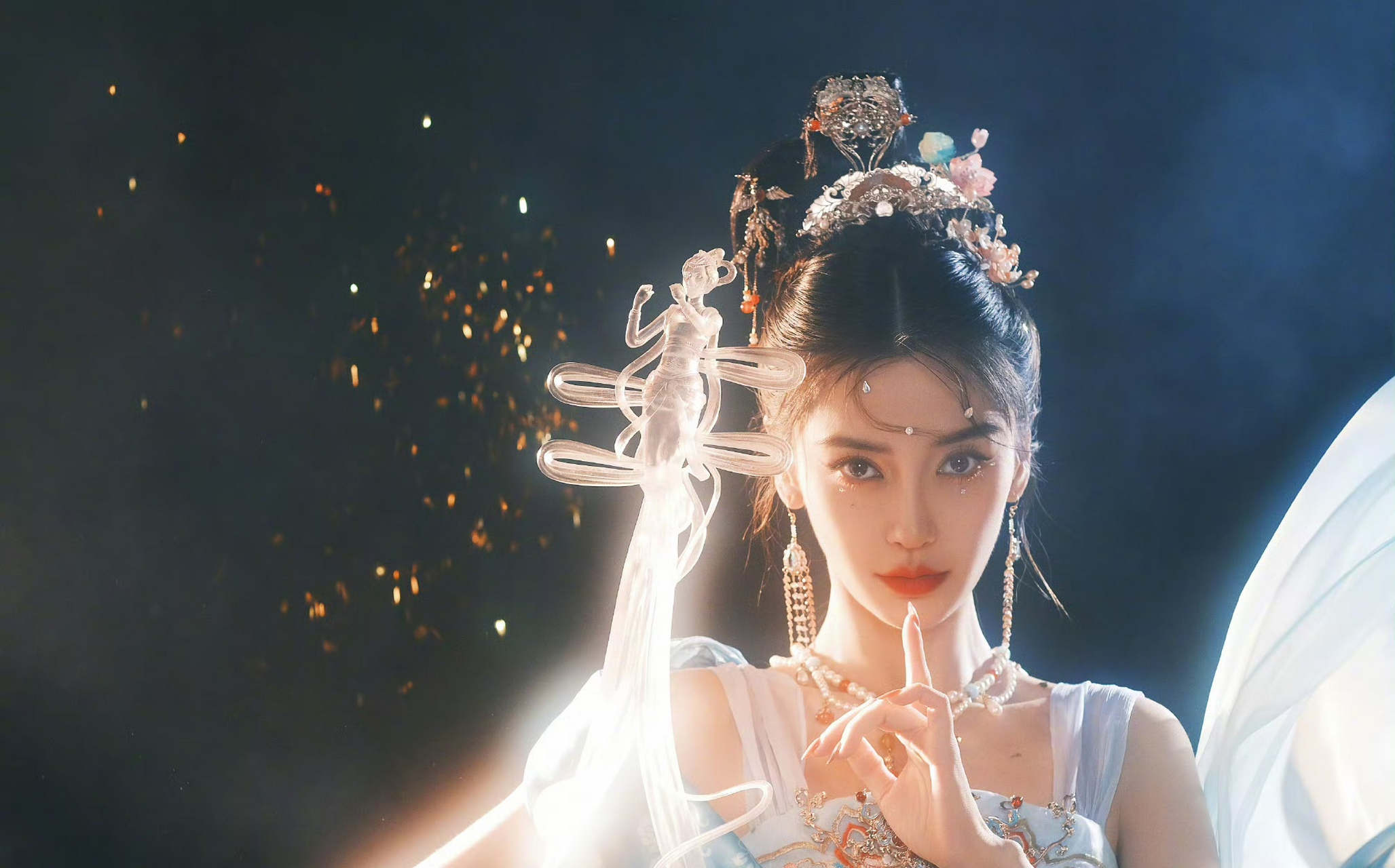 杨颖这装扮确实挺仙的.#娱乐最前沿# #百家聊热点# #杨颖