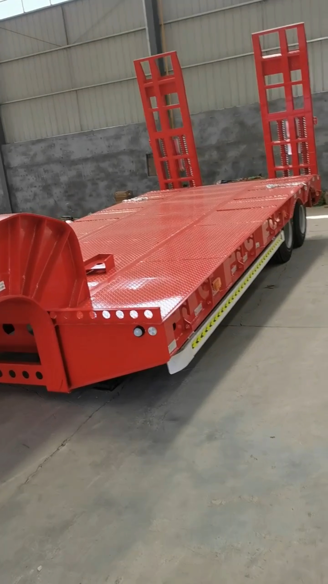 2桥低平板挖机运输半挂板车,挖掘机运输低平板半挂车二轴可上牌照-度