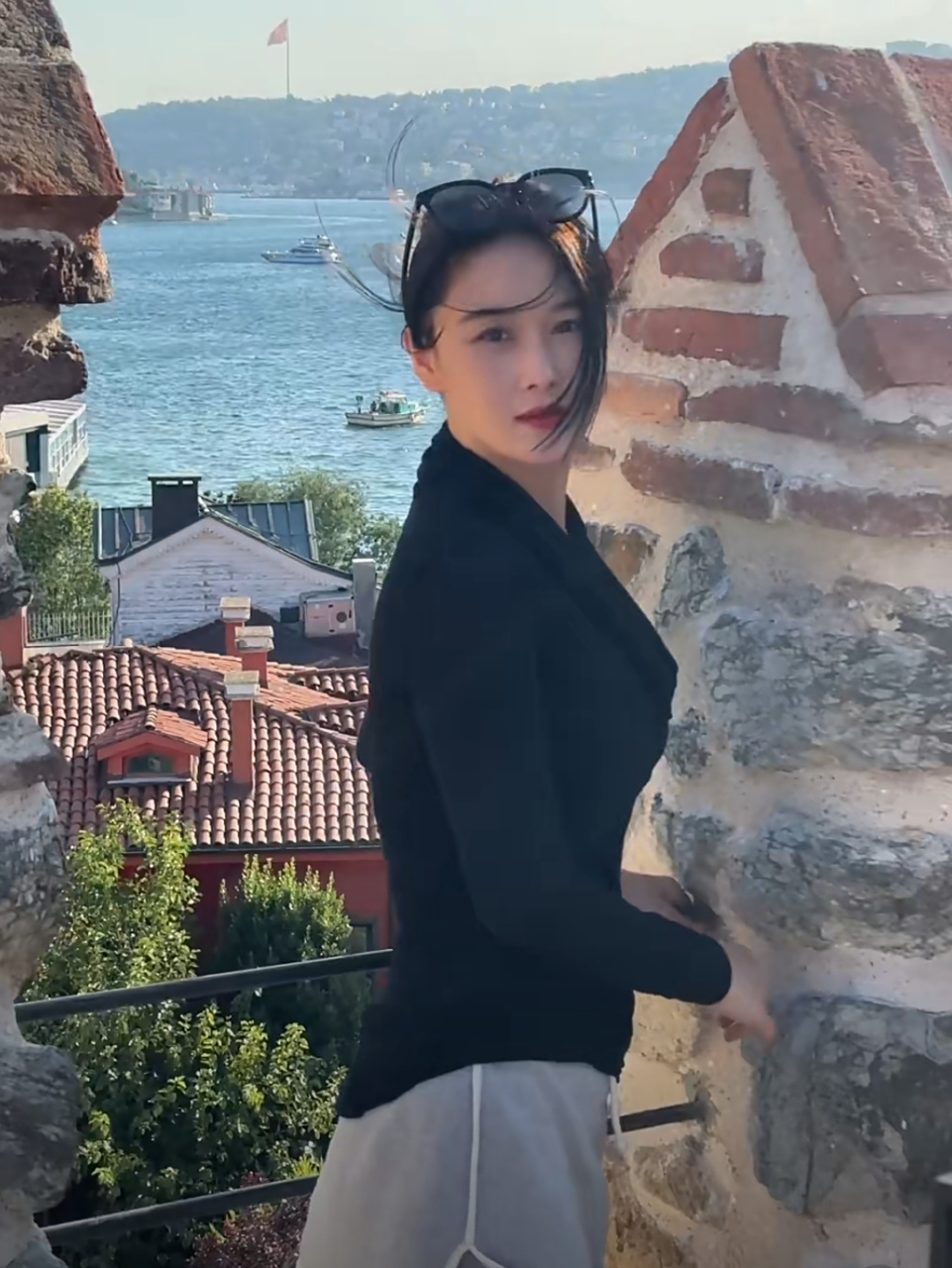 张馨予分享老公视角生活照,她出门都会化全妆,颜值确实是普通人比不了